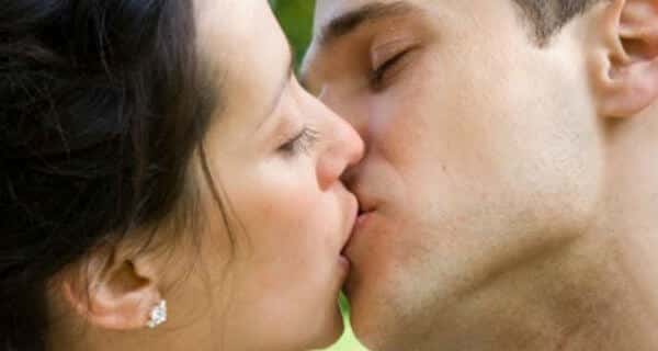 3 Razões por que o beijo é mais íntimo que o sexo